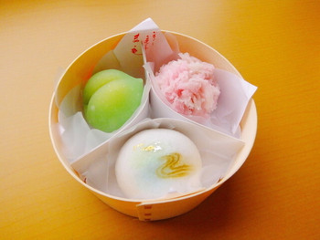 「菓游 茜庵 本店」料理 1137139 上生菓子3種「夏は来ぬ」は，青梅，清流，凜と