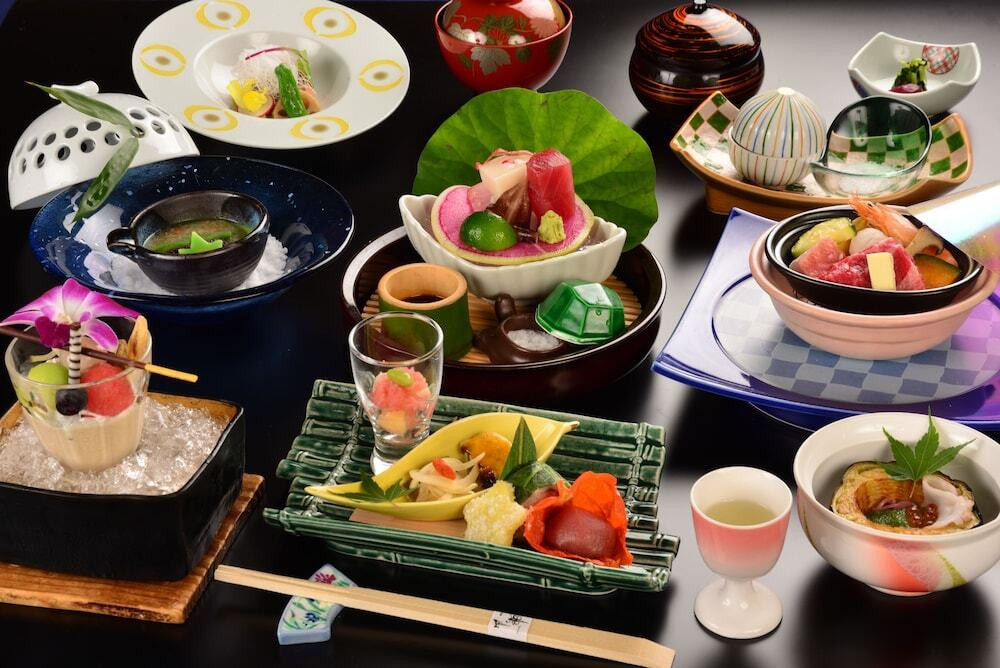 着物で彩られた全館畳敷きの宿 楽山やすだ（キモノデイロドラレタゼンカンタタミジキノヤド ラクヤマヤスダ） / 2