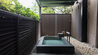 [禁煙] デラックス和洋室/温泉露天風呂付 (岩風呂)