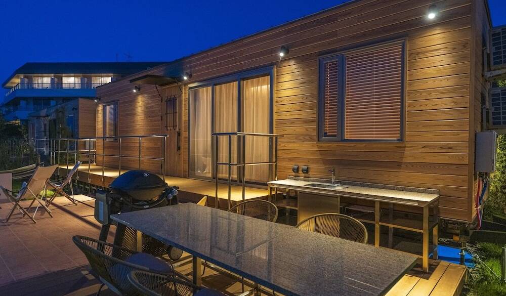 グランピング棟 食事スペース / 3