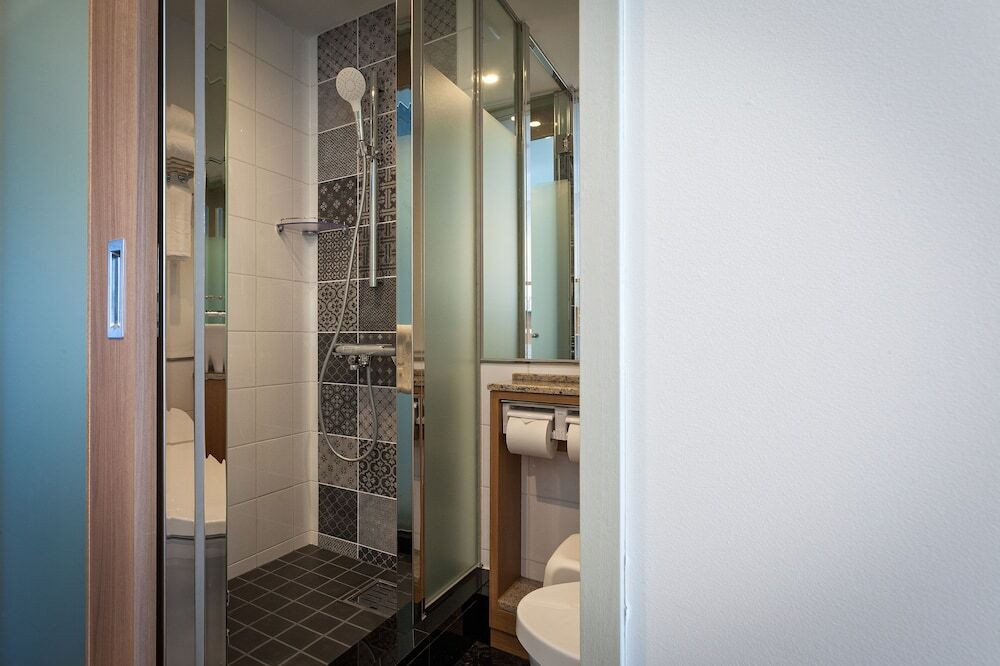 バスルームのシャワー