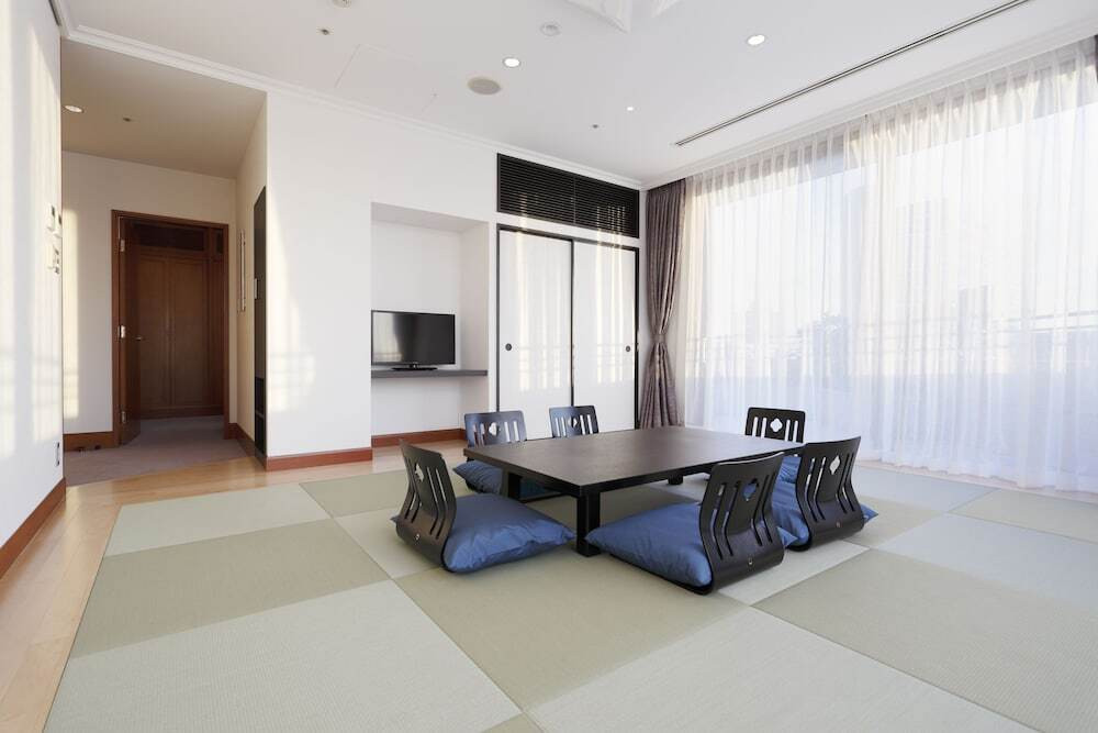 客室内のダイニングエリア