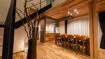 客室内のダイニングエリア / 8