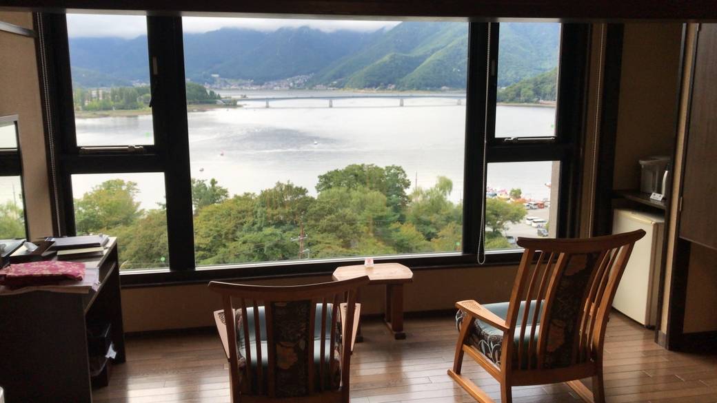 フロント側のロビー / 2