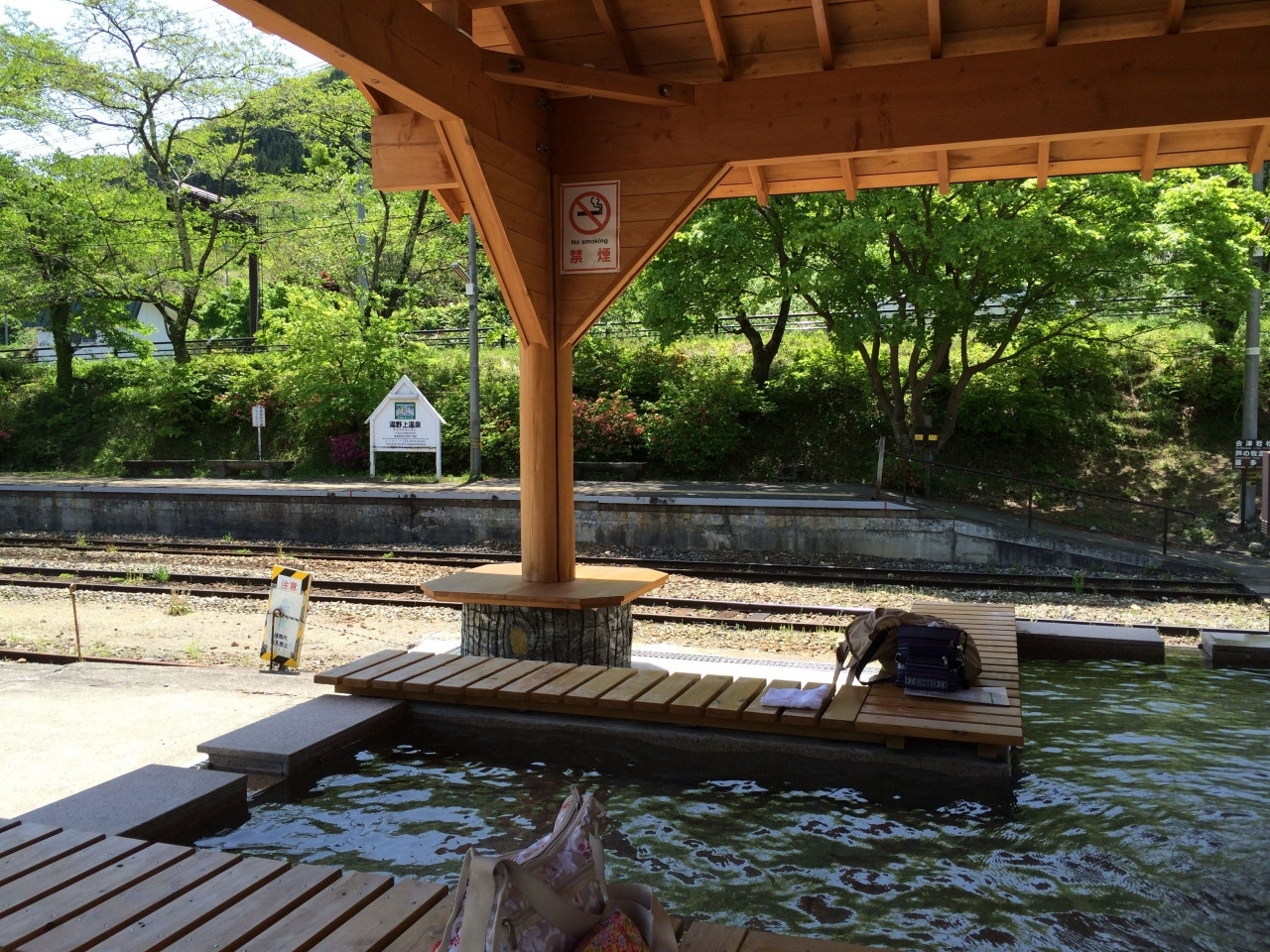 6.全国でも珍しい、茅葺き屋根の駅舎「湯野上温泉駅」2266722