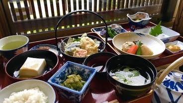 食事・飲み物 / 4