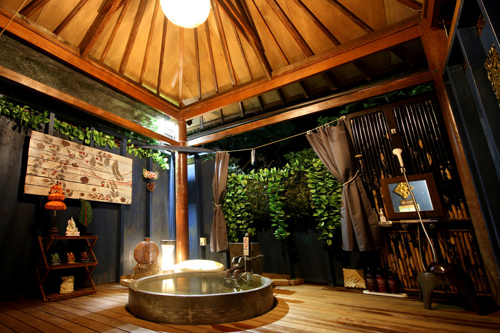 バリの風が吹く館内でおもいっきり飲んで、遊べる！4277227