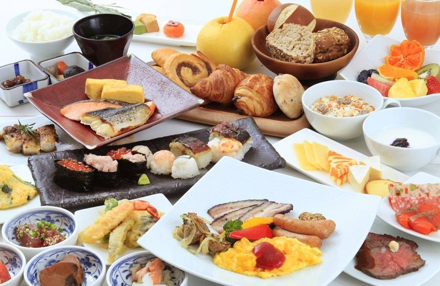 浅草の風景を眺めながら
心躍るビュッフェ / 1