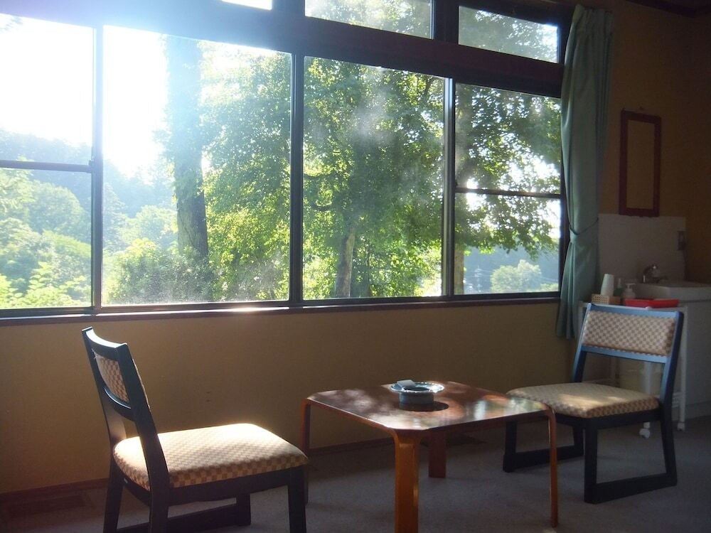 客室内のダイニングエリア