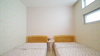 個室 [2名様] (120cmセミダブルベッド2台) WiFi完備! 禁煙