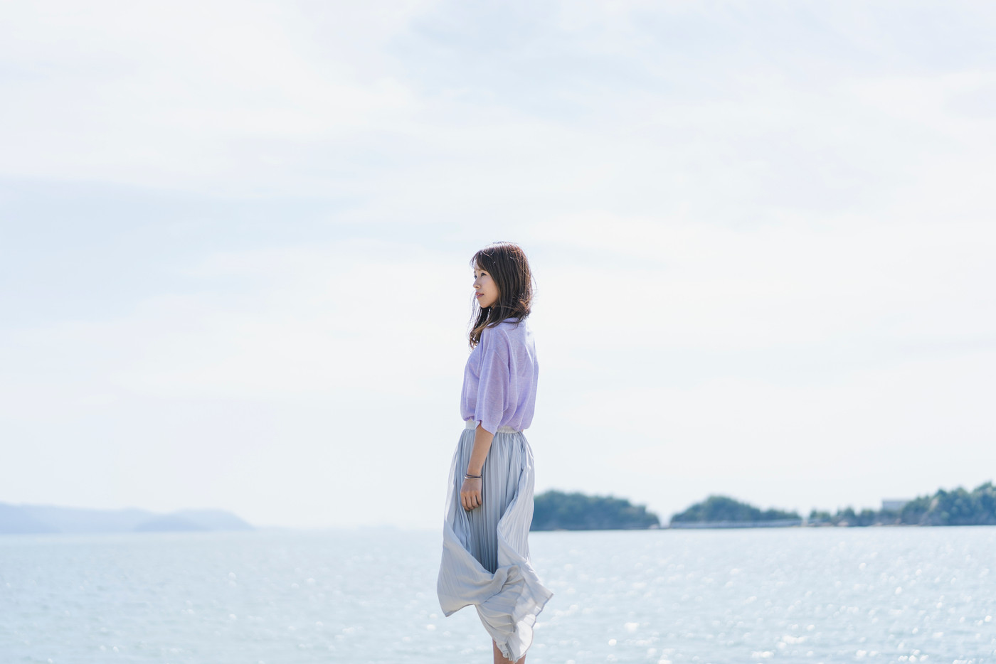 島を旅する女性