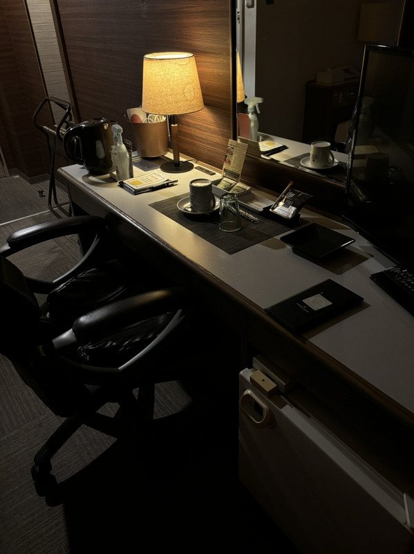 ゴミ箱みたいな入れ物にドライヤー