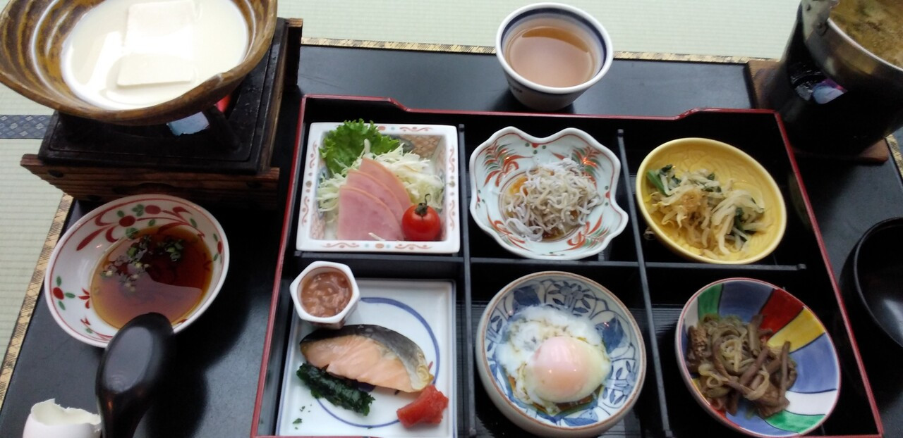 朝食は普通に美味しい。