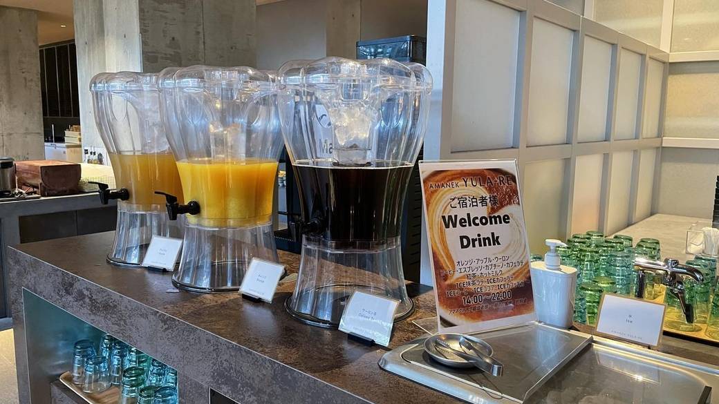 オレンジジュース、コーヒーなど / 2