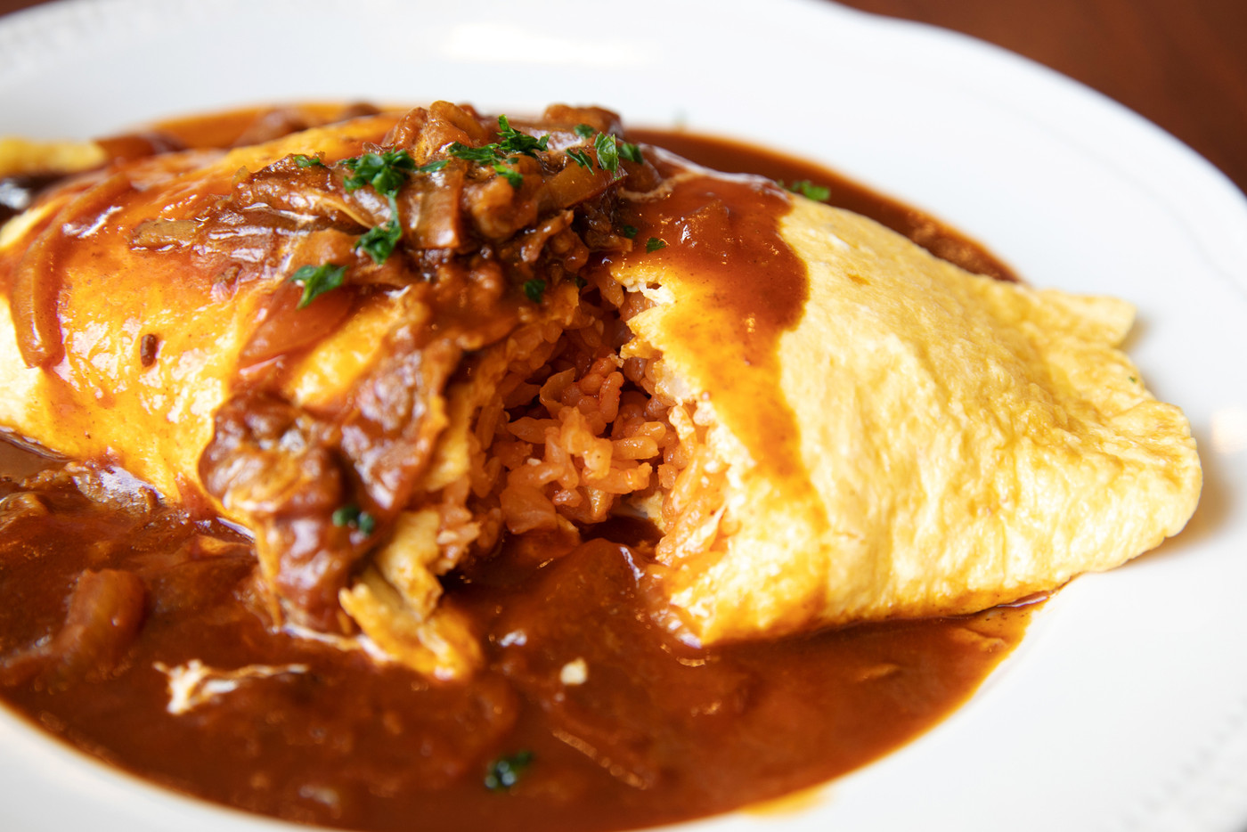 オムライス　(ハッシュドビーフソース)