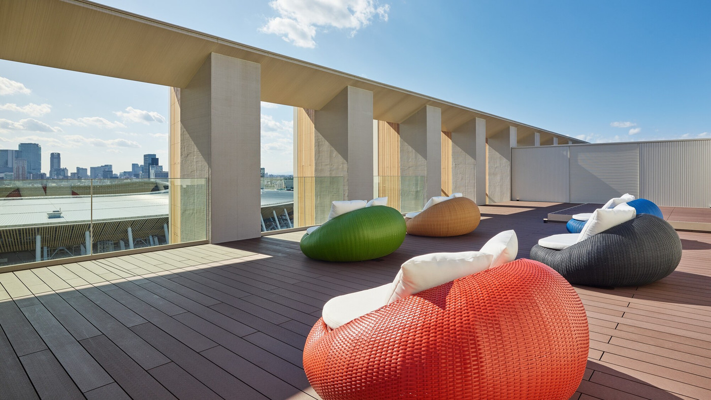 都会の真ん中で緑と空があふれる癒しのひとときを3996558