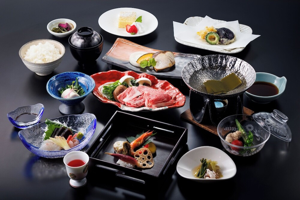 旅館のお食事処