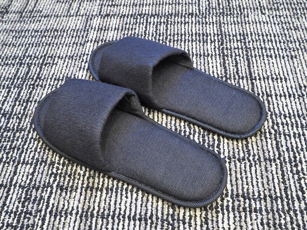 使い捨てスリッパ