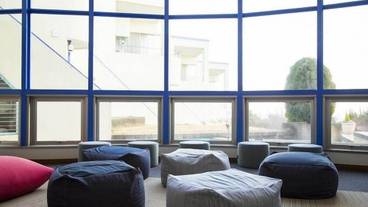 ロビー応接スペース / 3