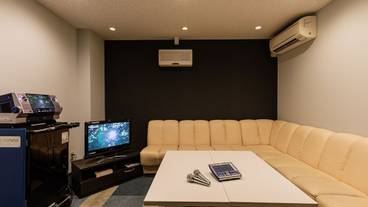 カラオケ ルーム / 3