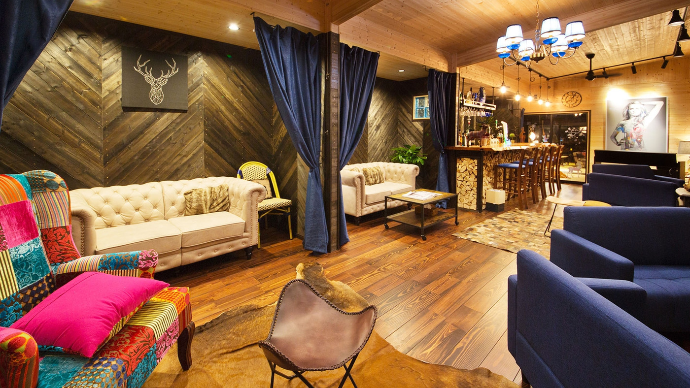 フロント横には、大人の雰囲気漂うBarや猫カフェも♪3395254