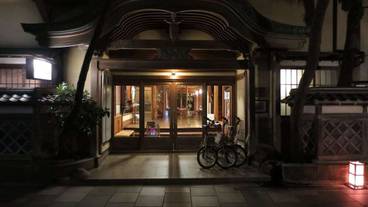 施設の入り口 / 24