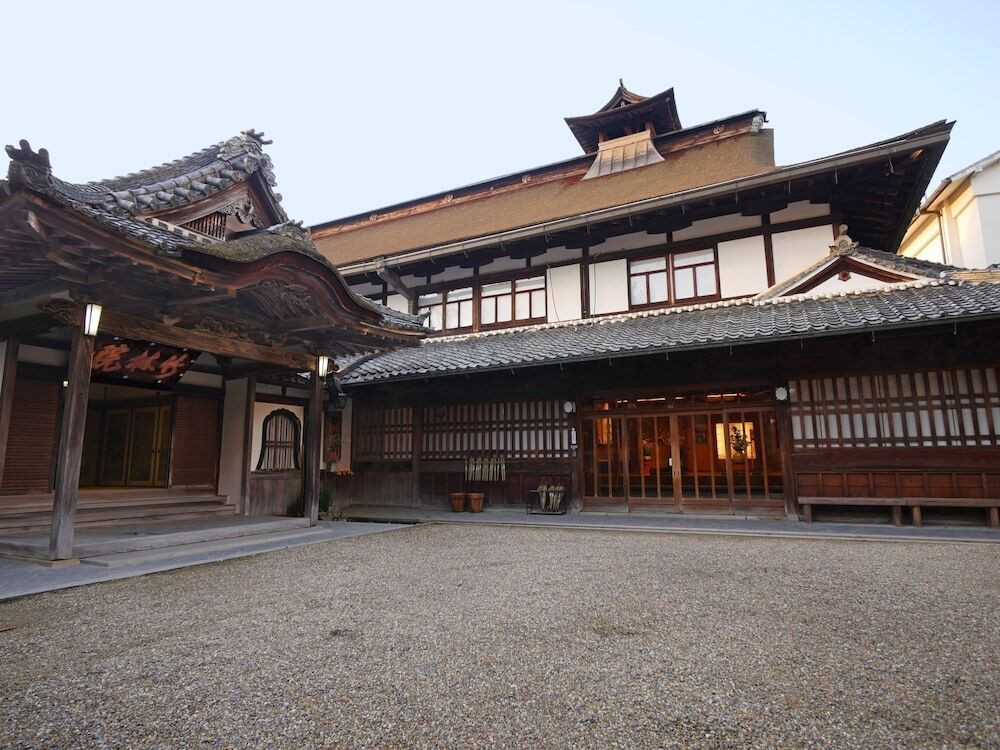 施設の正面