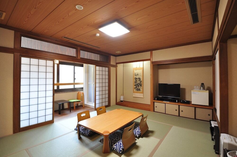 3.露天風呂で風景も満喫「峡谷の湯宿　大歩危峡まんなか」3512390