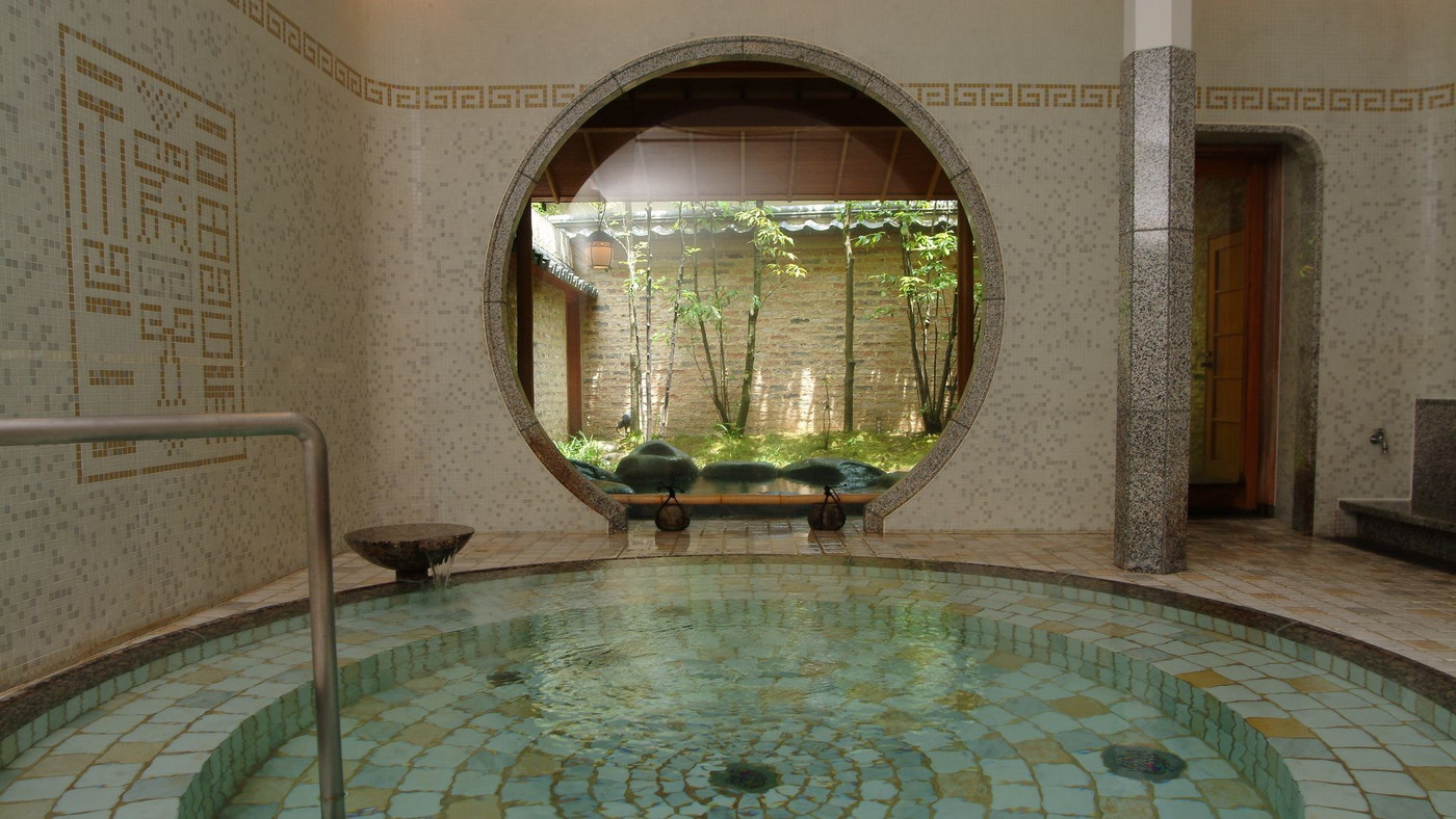 大正ロマンな日本旅館で目にも美しい優雅な朝食を3494345