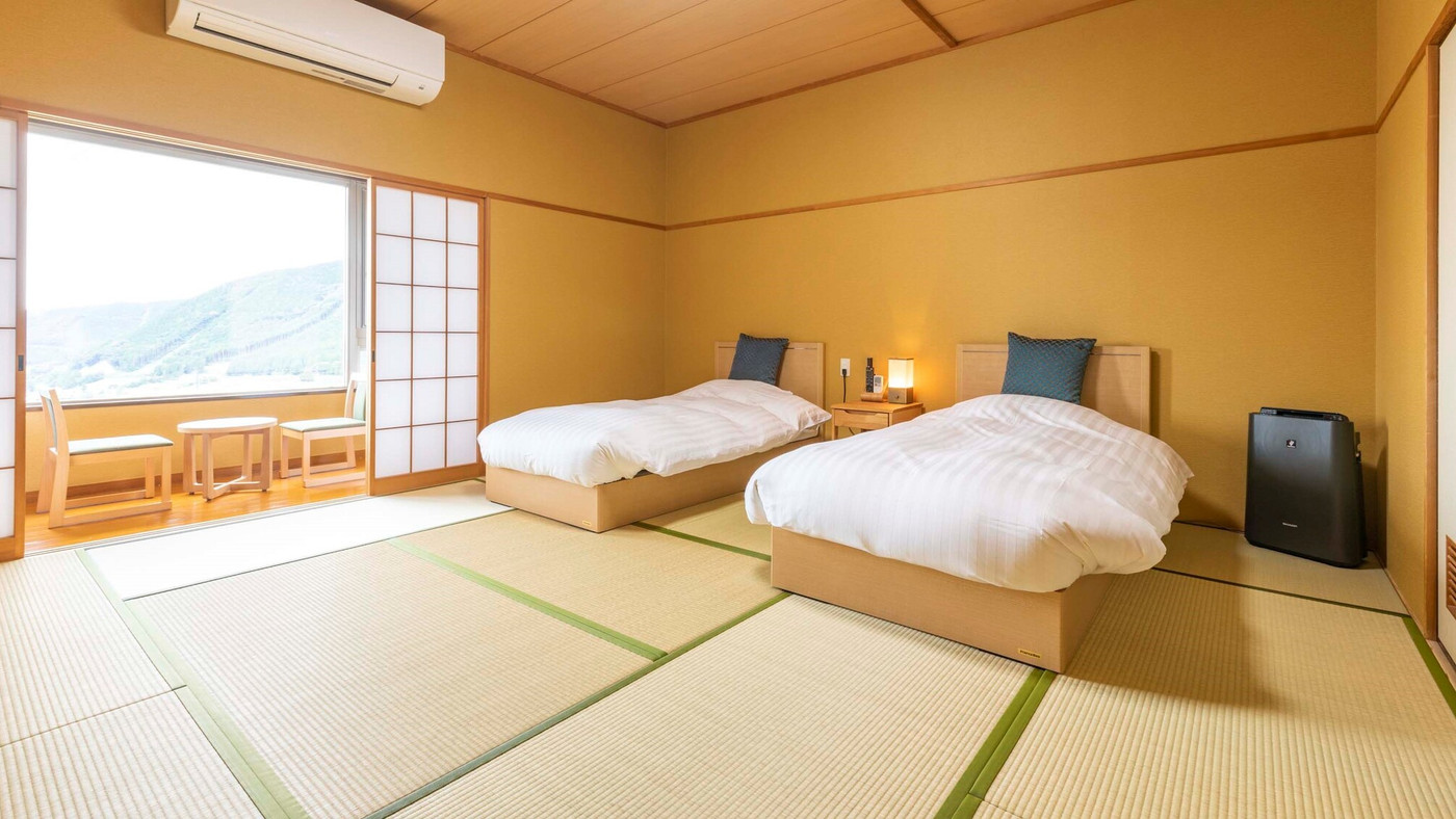 「あそぶらんこ」で空に向かってこぎだそう!4242851