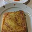 フレンチトーストとオムレツ（シイタケ入り頼んだはずなのに）