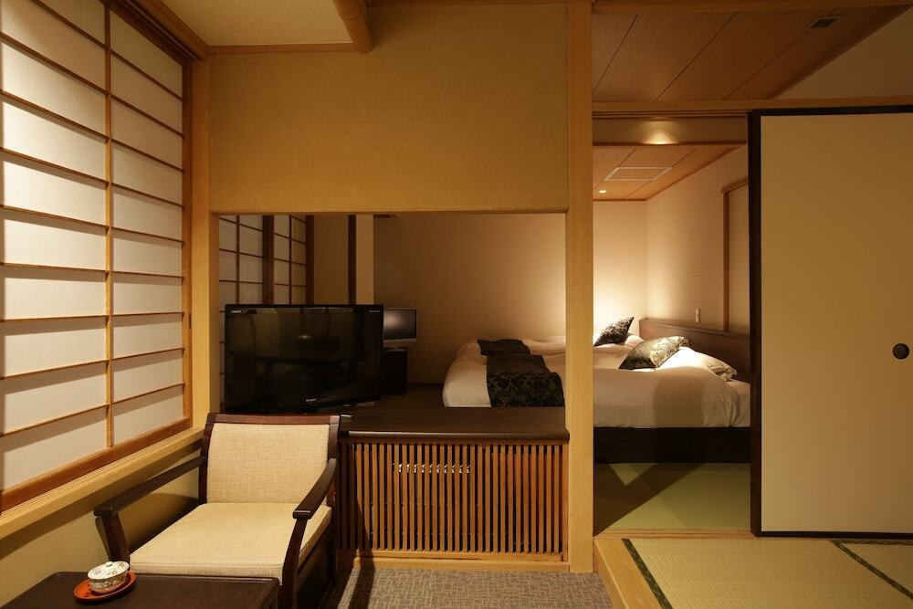 花月館 ベッド付和室②