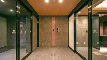 施設の入り口 / 12