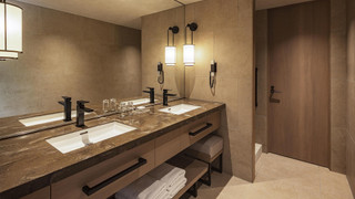 クラブ ルーム キングベッド 1 台ソファーベッド付き (Premier)