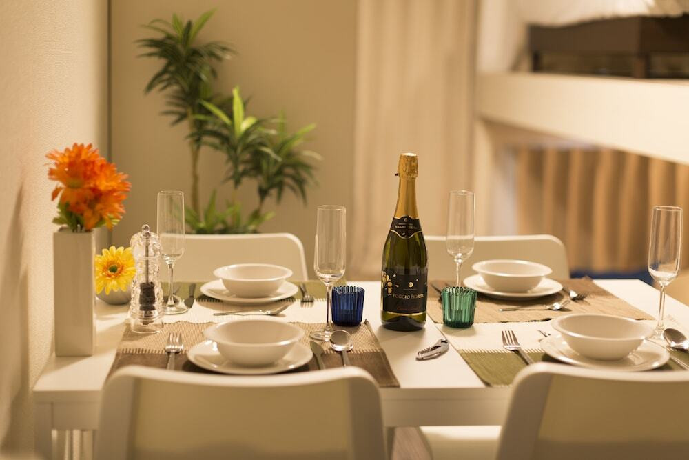 客室内のダイニングエリア