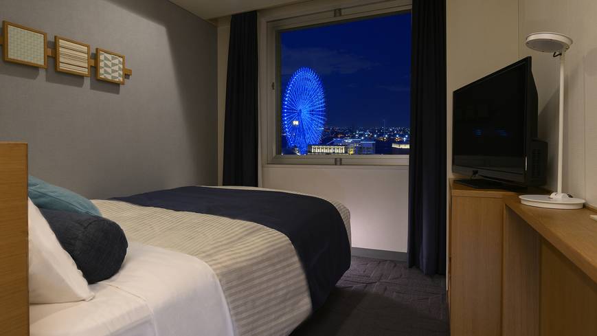 客室から見える夜景に
うっとり、気分高まる / 1