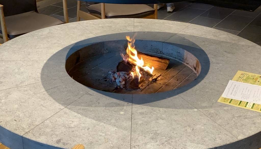 ロビーラウンジの暖炉 / 3