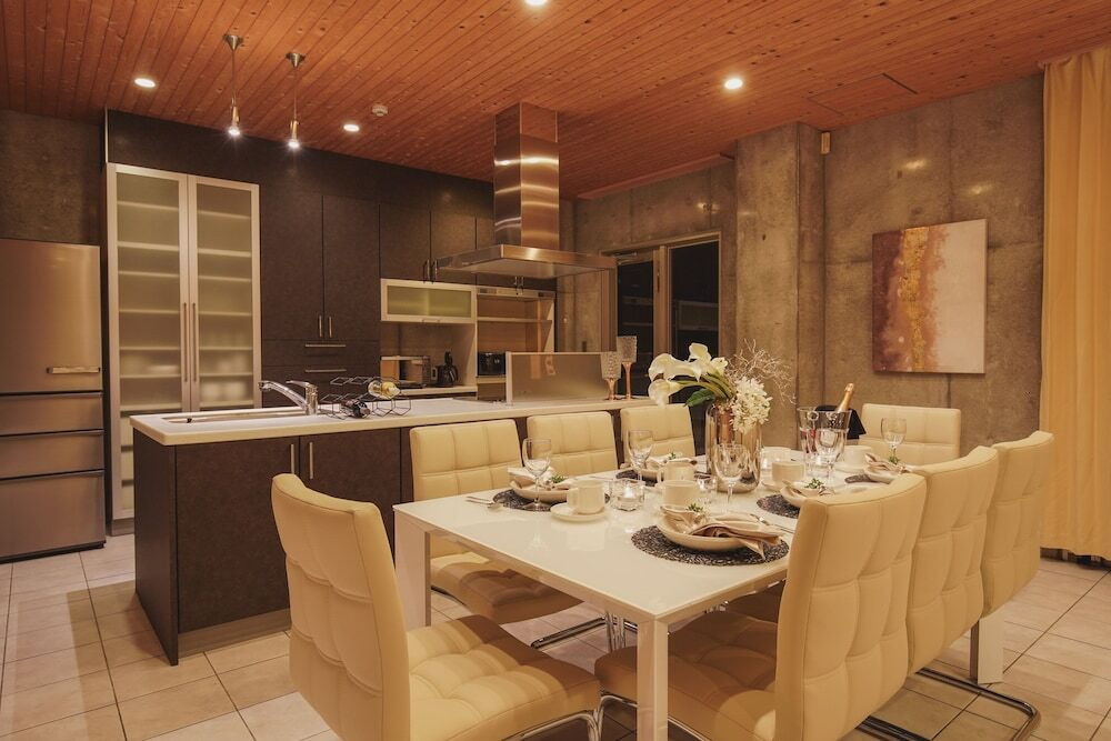 客室内のダイニングエリア