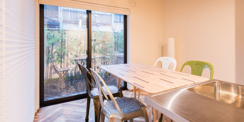 客室内のダイニングエリア