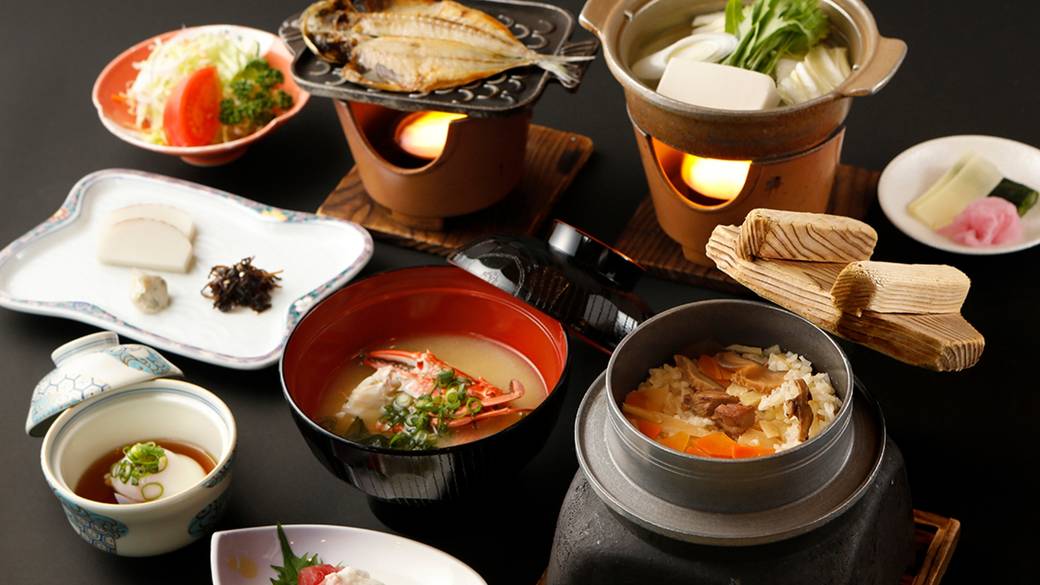 熱海名物が並ぶ朝食を
お部屋でゆっくりと / 1