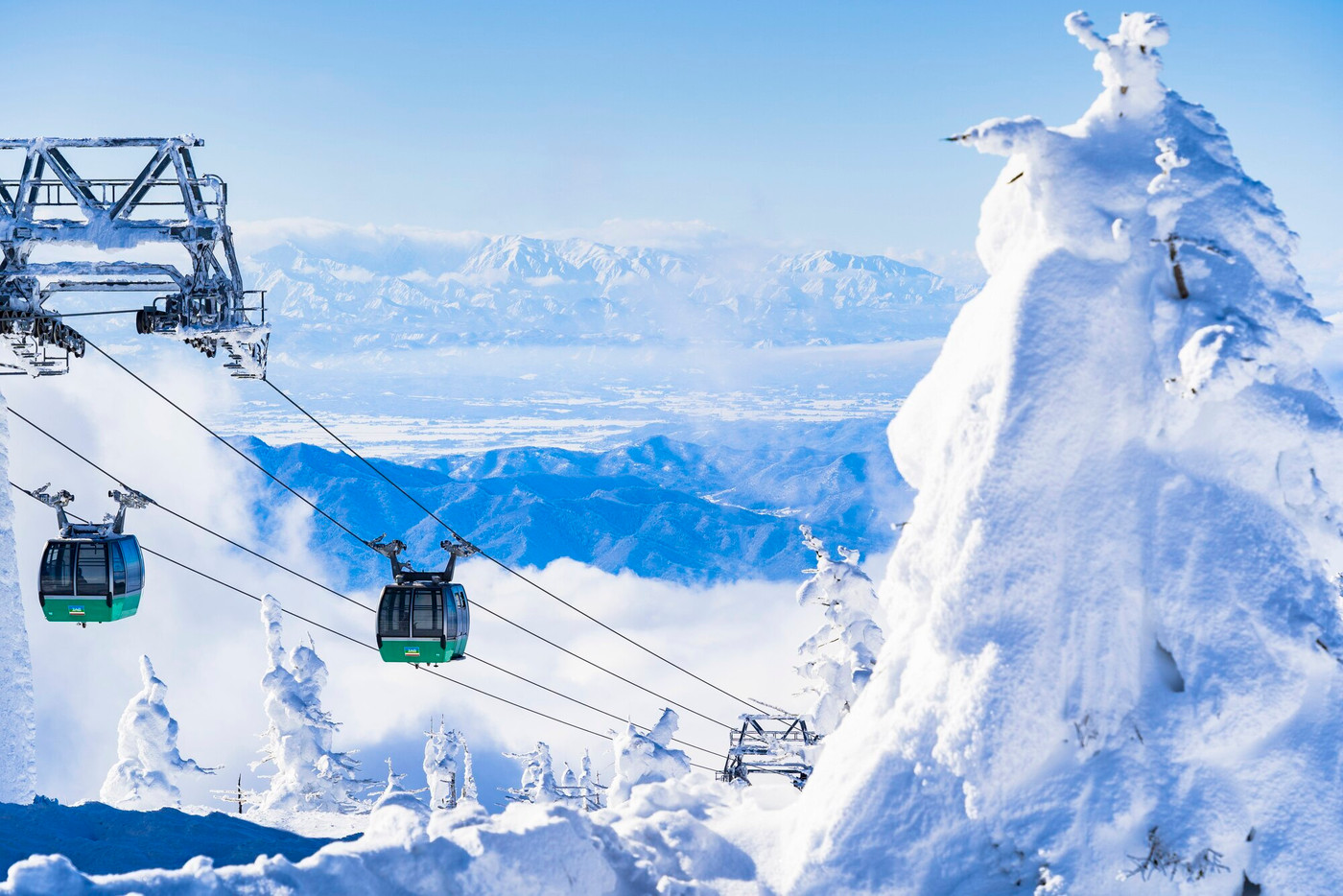 蔵王ロープウェイと山形蔵王の樹氷　山形県山形市