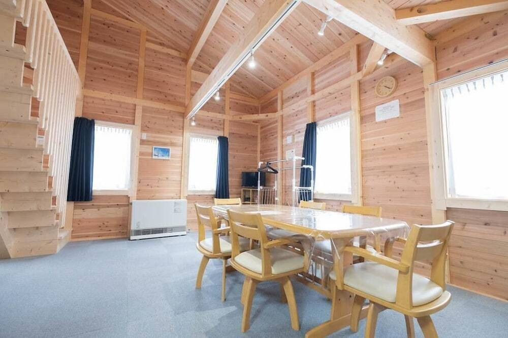 客室内のダイニングエリア