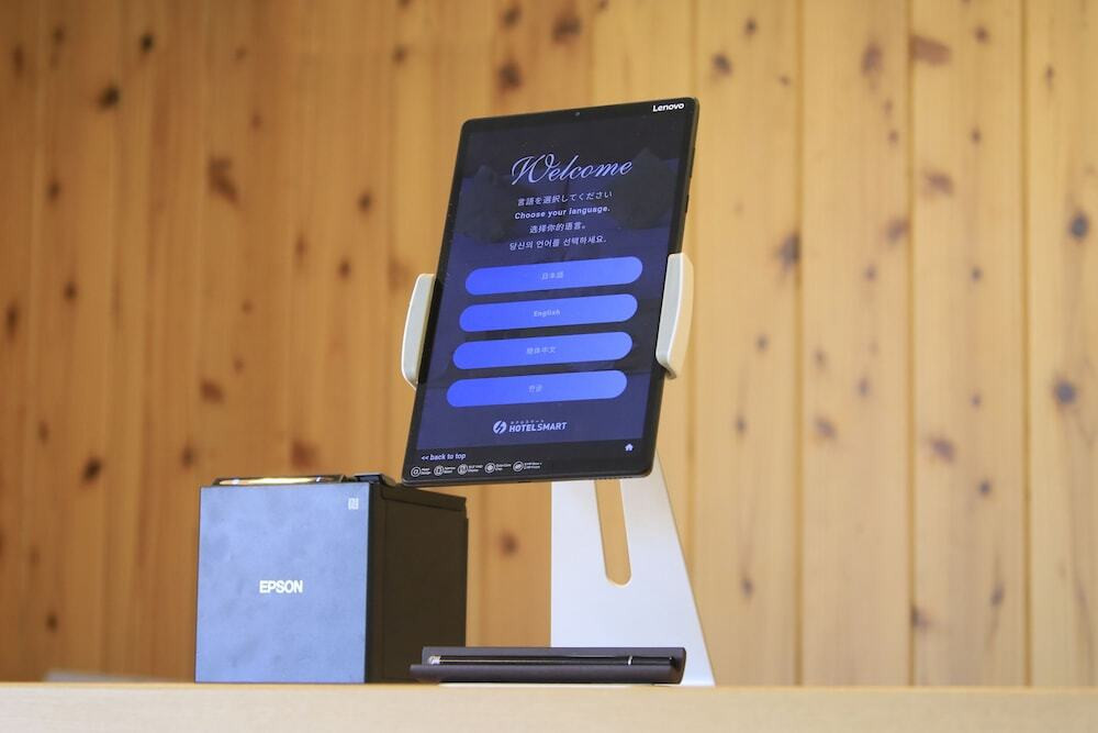 チェックイン / チェックアウト キオスク