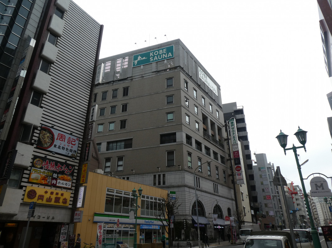 サウナ、大浴場付きのカプセルホテル