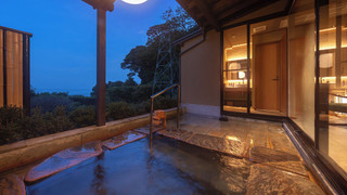 [103/105] 展望露天風呂付き客室／和室10畳+広縁（禁煙）:部屋食