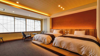 【和モダンルーム】ツイン　ダブルベッド×2台［44平米］禁煙