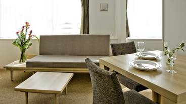 客室内のダイニングエリア / 7