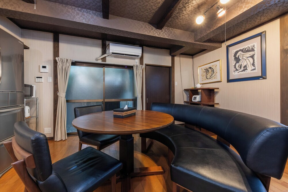 客室内のダイニングエリア