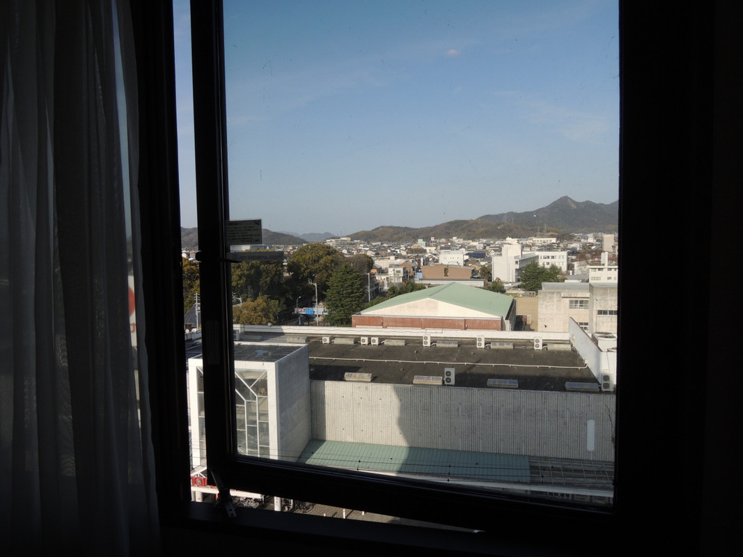 部屋からの眺め　窓ガラスが汚れていた