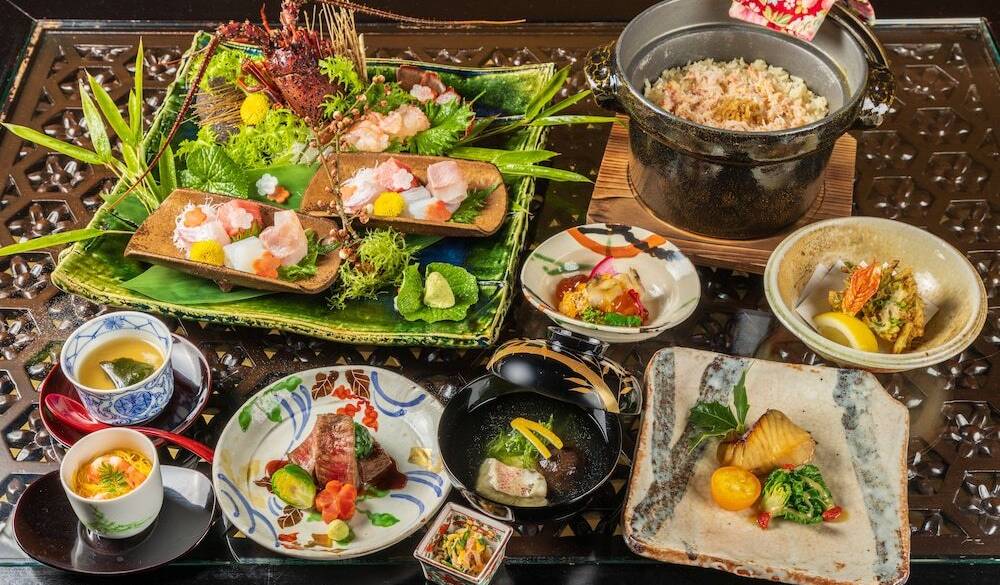 お部屋で味わえる
本格的な京懐石料理 / 1